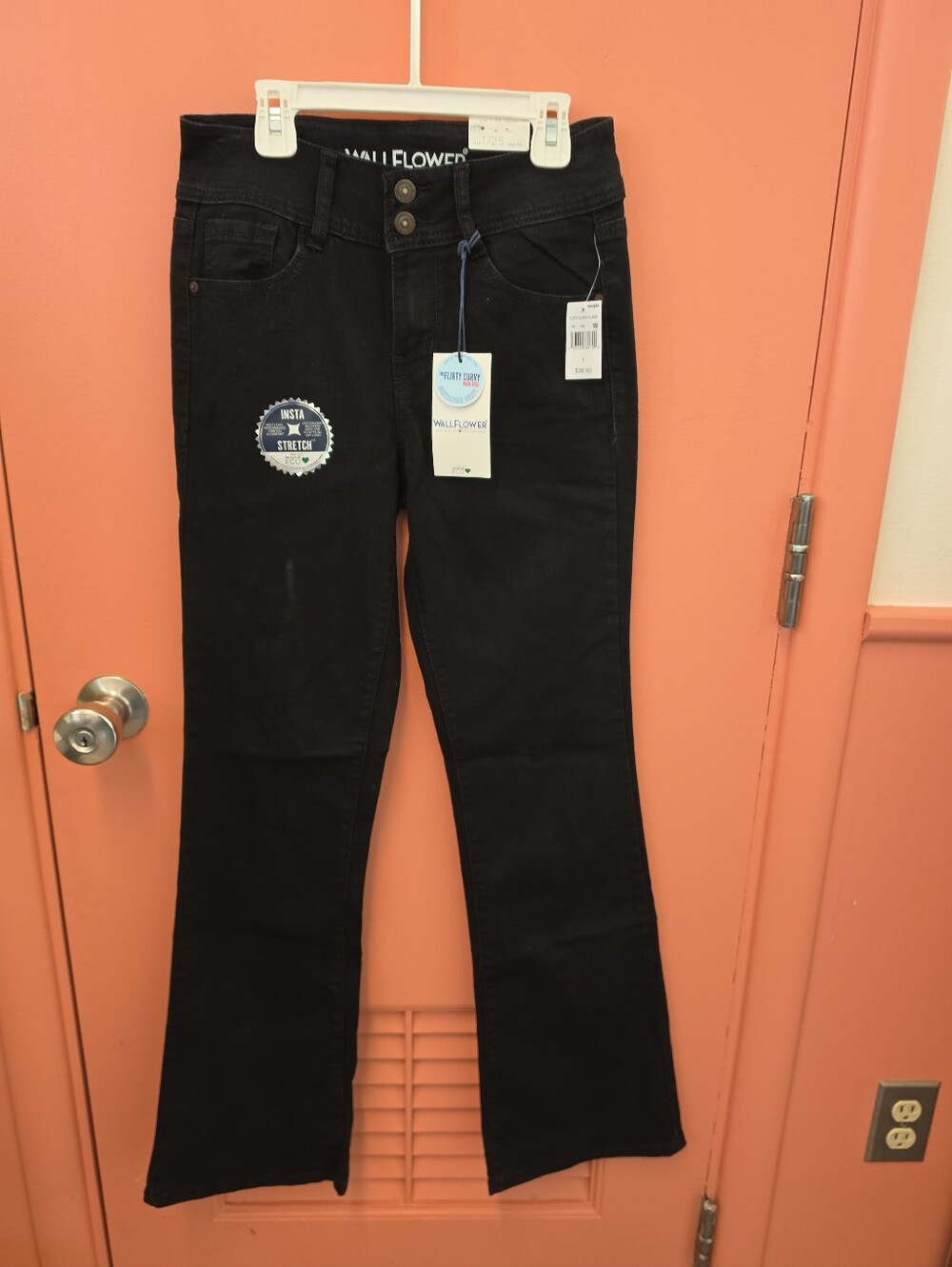 NWT Wallflower Junior Size 1/25 Flirty Curvy High Rise Flare Black Denim Jeans